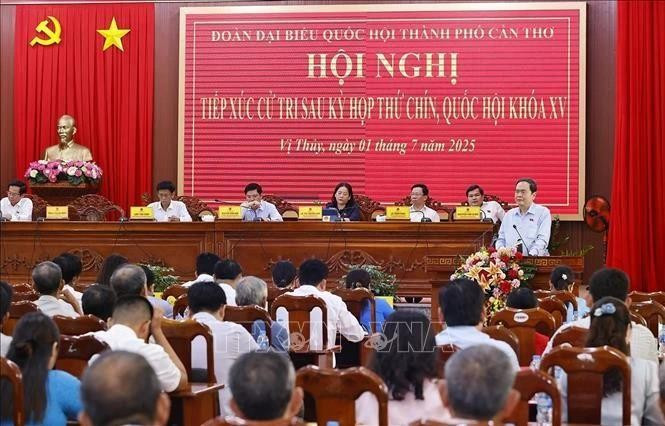 Le président de l’Assemblée nationale Tran Thanh Man s’exprime lors de sa rencontre avec les électeurs de Can Tho, le 1er juillet. Photo : VNA.