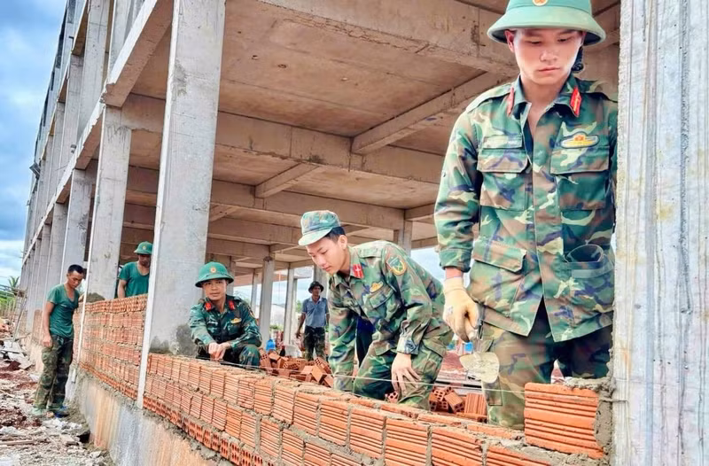 quan-doan-34-ho-tro-xay-truong-noi-tru-bien-gioi-gia-lai-anh-5-1.jpg