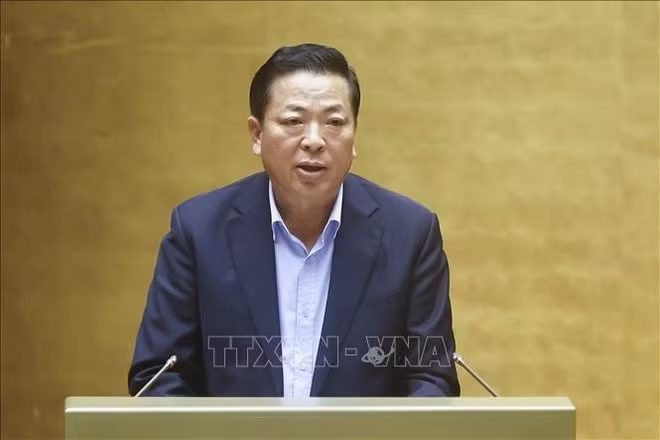 Le ministre de la Construction, Trân Hông Minh, devant l’Assemblée nationale. Photo : VNA.