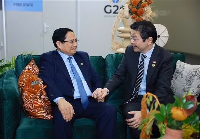 Le Premier ministre Pham Minh Chinh et son homogue singapourien Lawrence Wong. Photo: VNA