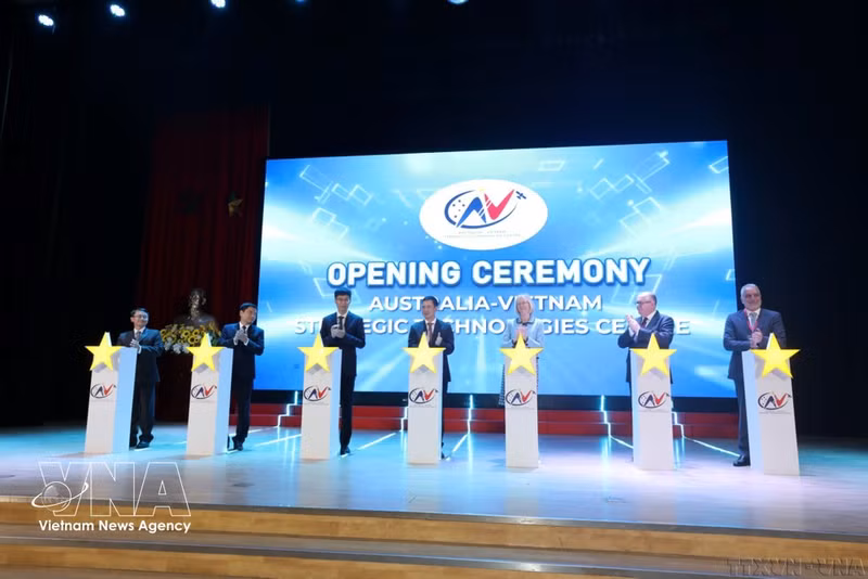 Inauguration du Centre de technologies stratégiques Australie-Vietnam en 2025, à Hanoï. Photo: VNA