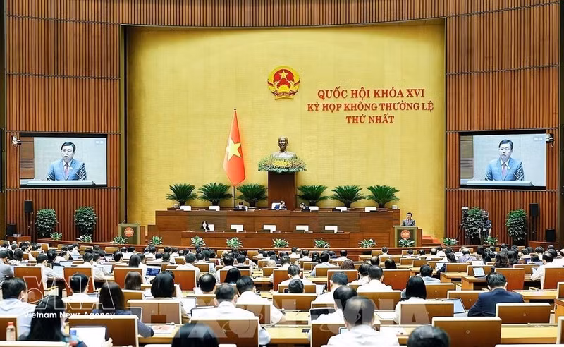 Poursuivant les travaux de sa première session extraordinaire, l'Assemblée nationale (AN) de la 16e législature entendront dans la matinée du 7 août, la présentation de propositions et de rapports d'examen concernant trois projets de loi, avant de procéder à des discussions en groupes. Photo : VNA.
