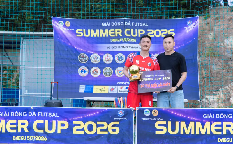 trao-giai-cho-cau-thu-xuat-sac-nhat-giai-summer-cup-2026-tai-han-quoc.jpg