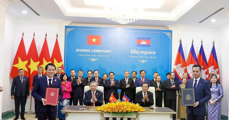Echange du Plan de coopération 2026 entre le ministère vietnamien de la Sécurité publique et le ministère cambodgien de l'Intérieur. Photo: VNA.