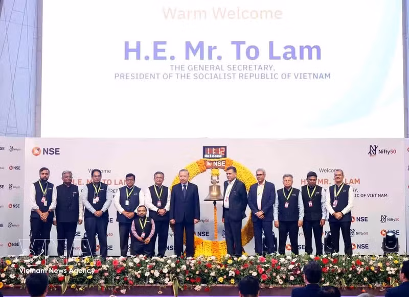 Le secrétaire général du Parti communiste du Vietnam et président de la République To Lam à la Bourse nationale d'Inde. Photo : VNA.