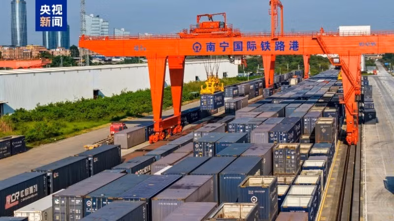 Un coin du port ferroviaire international de Nanning. Photo : CCTV.