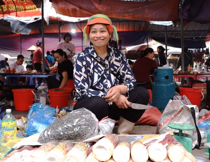 Chaque dimanche, le marché de Phuong Do s’anime, empreint d’une forte identité rurale. Photo: VNA