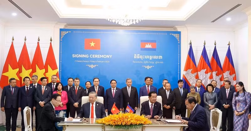 De nombreux accords de coopération ont été signé entre le Vietnam et le Cambpdge lors de la visite de To Lam au Cambodge. Photo : VNA.