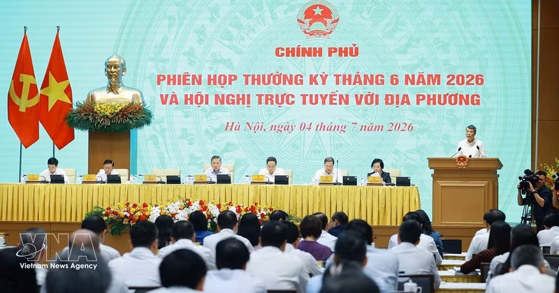 Le Premier ministre Le Minh Hung s'exprime. Photo: VNA 