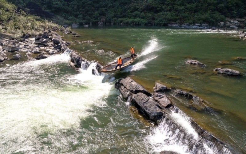 Franchir les rapides de Tam Lu, bien que périlleux, procure aux visiteurs une montée d’adrénaline et une impression inoubliable. Photo : Nhandan.vn