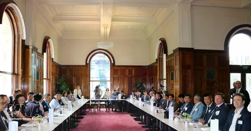 Table ronde entre les communautés d'affaires vietnamienne et australienne au Parlement de Victoria. Photo : VNA