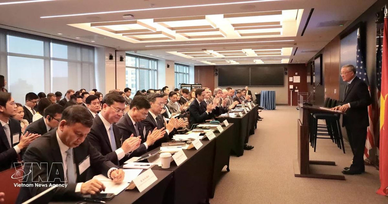 Le forum de promotion des investissements dans le Centre financier international au Vietnam. Photo : VNA