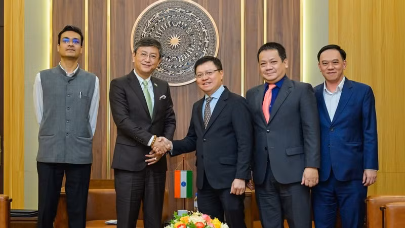 L’ambassadeur indien en visite de travail au journal Nhân Dân
