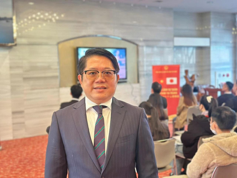 La communauté vietnamienne à Osaka (Japon) suit en direct la cérémonie d’ouverture du XIVᵉ Congrès du Parti. Photo : Consulat général du Vietnam à Osaka