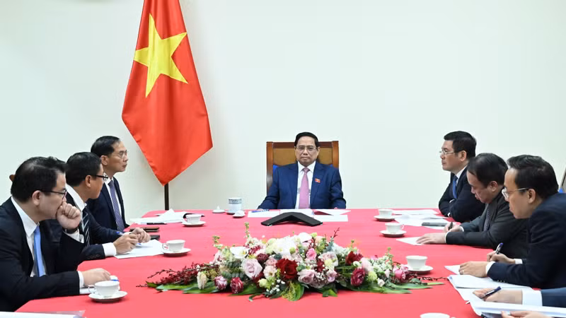 Vue générale de l’entretien téléphonique. Photo: nhandan.vn