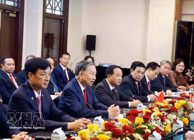 e Le secrétaire général du Parti communiste du Vietnam (PCV) et président vietnamien, To Lam (2e à partir de la gauche) s'exprime lors de l'entretien. Photo: VNA