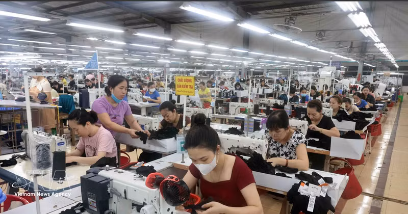 L’entreprise textile TNG, dans la province de Thai Nguyen, réalise chaque année un chiffre d’affaires de plusieurs milliers de milliards de dôngs et emploie plus de 20.000 travailleurs. Photo : VNA