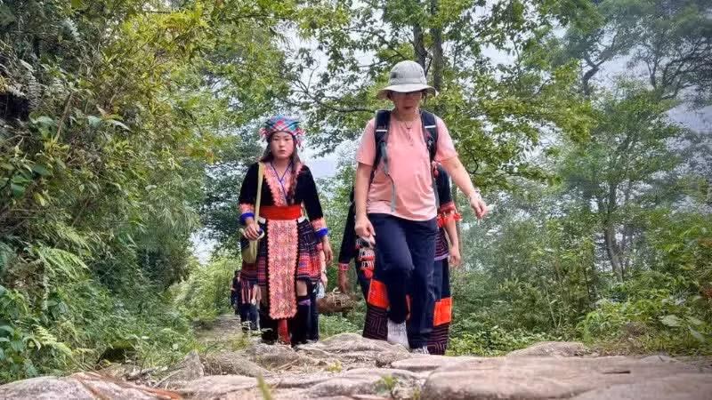 Expérience de découverte et de conquête de l’ancienne route pavée de Pavi. (Photo : QUOC DINH)