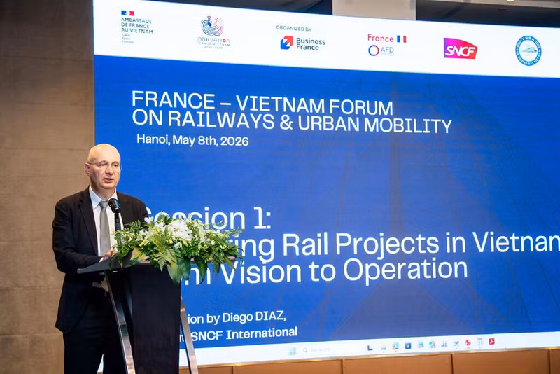 Diego Diaz, président de SNCF International, partage l'expertise de la SNCF dans la construction des lignes ferroviaires.