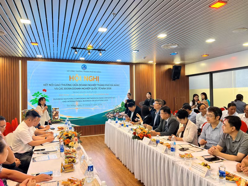 La vue générale de la Conférence de mise en relation des entreprises de Da Nang et des partenaires internationaux 2026. Photo: VKBIA