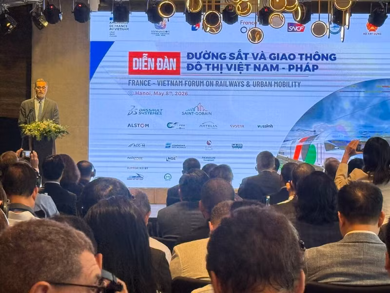 Le forum Vietnam - France sur le ferroviaire vient d'être organisé le 8 mai à Hanoï.