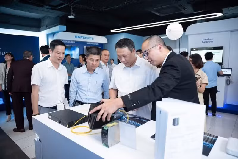 SafeGate présente ses solutions de cybersécurité lors de la cérémonie de lancement. Photo: nhandan.vn