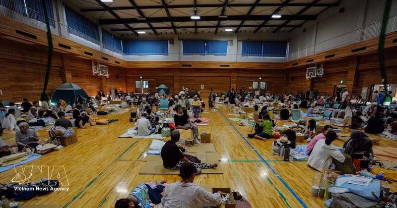Des habitants touchés par le séisme sont hébergés dans un centre d'évacuation temporaire à Uki, dans la préfecture de Kumamoto, au Japon. Photo : Xinhua/Vna.
