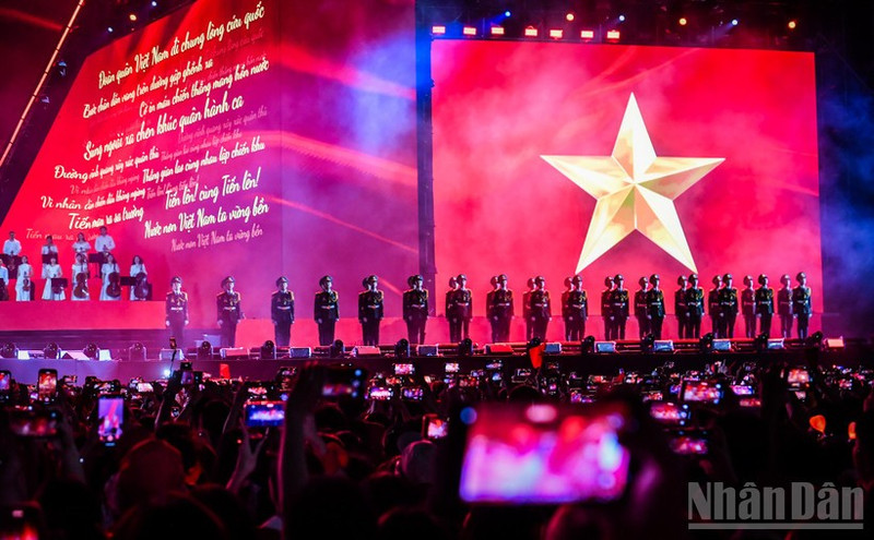 Le concert « To Quoc trong tim » (La Patrie dans le cœur). Photo : nhandan.vn