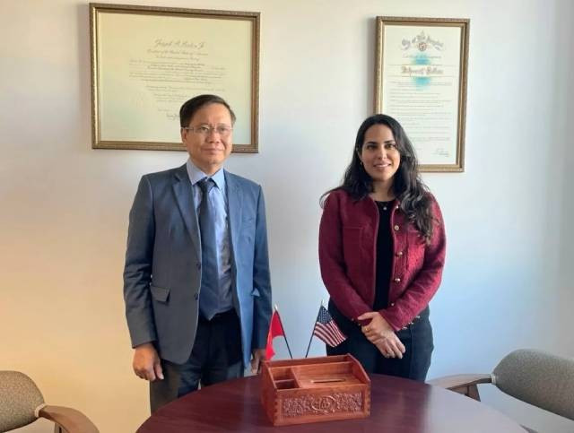 Le consul général du Vietnam à San Francisco, Hoang Anh Tuan, a rencontré et travaillé avec la vice-maire de Los Angeles chargée des relations internationales, Mme Dilpreet Sidhu, le 9 décembre. Photo : Consulat général du Vietnam à San Francisco
