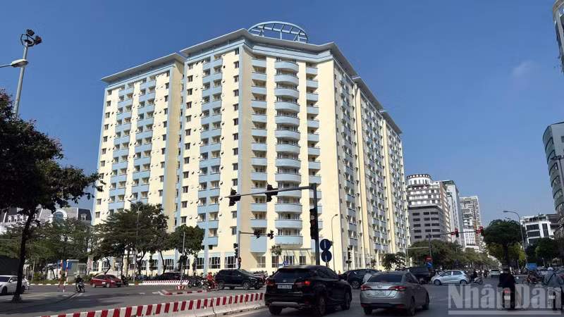 Un immeuble de relogement renaît après de longues années d’abandon. Photo: nhandan.vn