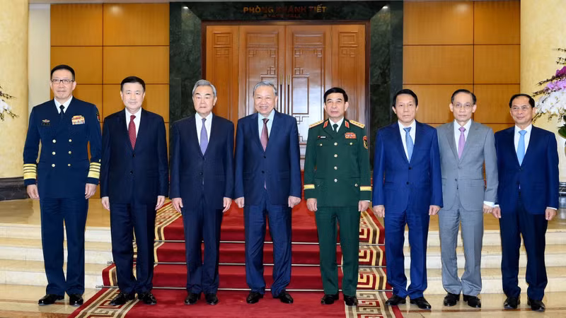 Le secrétaire général To Lam reçoit les ministres chinois des Affaires étrangères, de la Défense et de la Sécurité publique à l’occasion de la première conférence du mécanisme de dialogue stratégique « 3 +3 » au niveau ministériel Vietnam–Chine. Photo : nhandan.vn