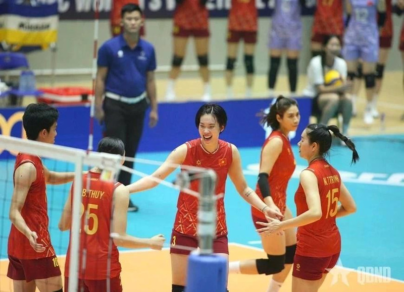 Le Vietnam a battu les Philippines 3-0 lors du dernier match de la Coupe des Nations de l’AVC 2025 au gymnase de Dông Anh, à Hanoi, le 14 juin au soir, remportant ainsi le trophée. Photo : PANO