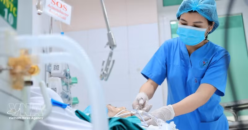 L’Hôpital Duc Giang déploie de nouvelles techniques médicales hautement spécialisées afin de sauver des patients gravement atteints. Photo : VNA.