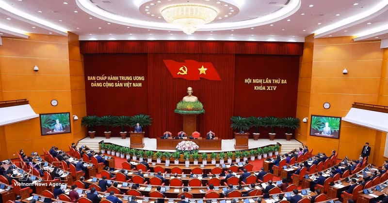 Ouverture du 3e Plénum du Parti du XIVe mandat. Photo : VNA.