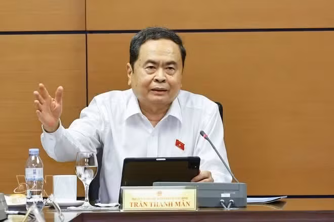 Le président de l’Assemblée nationale Trân Thanh Mân lors du débat en groupe sur le projet de loi sur la capitale (amendée) dans le cadre de la première session de l’Assemblée nationale de la 16e législature. Photo: VNA