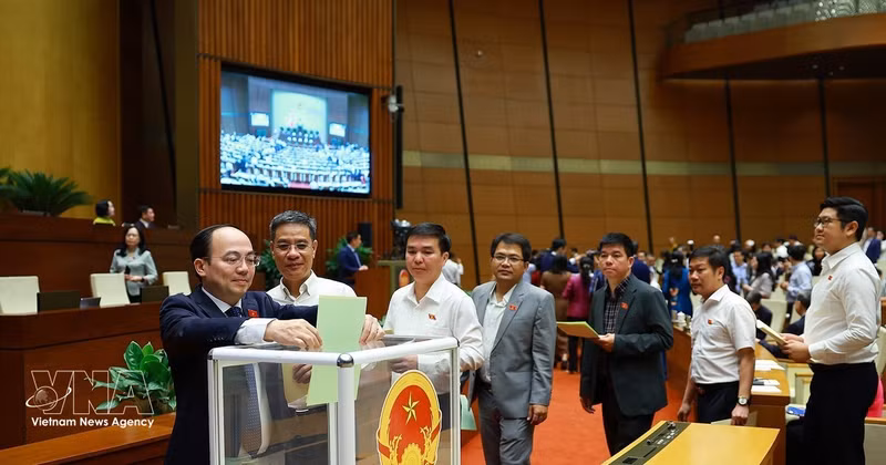 La 16e AN procèdera le 8 avril à l’examen et à l’approbation de la nomination des vice-Premiers ministres, des membres du gouvernement et des juges de la Cour populaire suprême. Photo: VNA