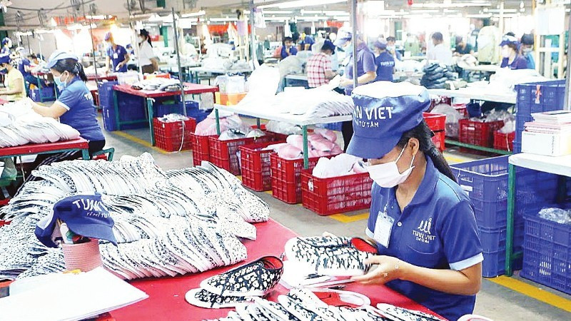 Des ouvriers au travail dans une entreprise privée de la province de Dong Nai. Photo : nhandan.vn