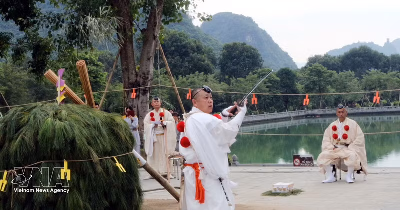 Les 15 et 16 novembre 2025, au site touristique national de Tam Chuc, dans la province de Ninh Binh, s’est tenu le Festival d’échanges culturels bouddhiques Vietnam-Japon. Photo : VNA. 