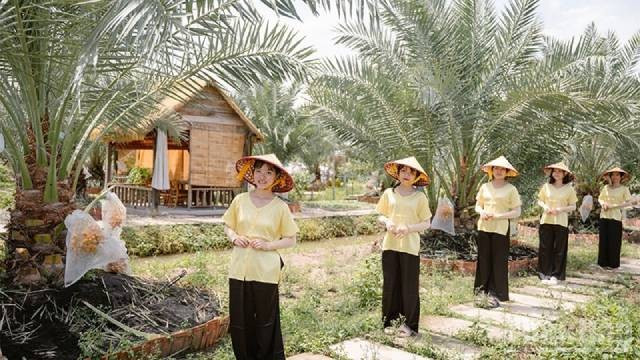 Visite du jardin écologique Chala Farm dans le quartier de Hong Ngu< Photo: nhandan.vn