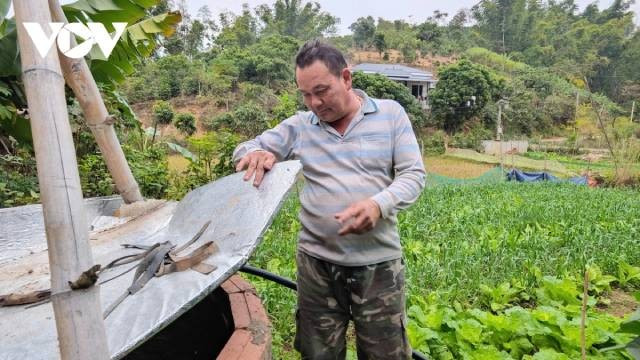 Les habitants doivent actuellement pomper l’eau des puits vers des réservoirs pour leur usage quotidien. Photo: VOV