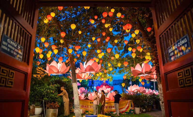 w-phat-giao-phat-dan-tphcm-nguyen-hue-11-398-1.jpg