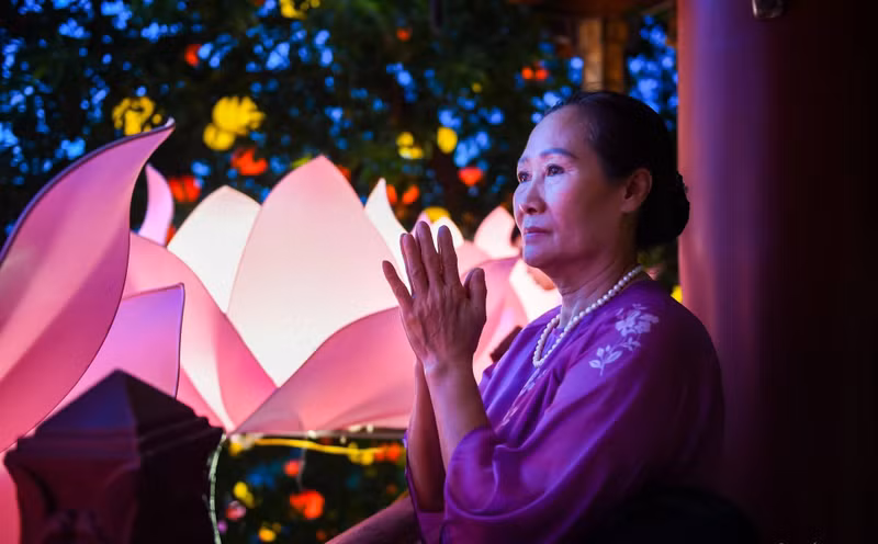 w-phat-giao-phat-dan-tphcm-nguyen-hue-7-402-1.jpg