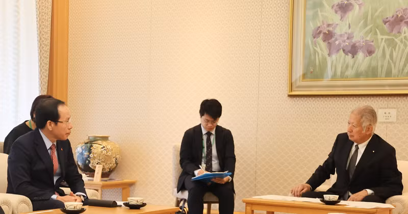 Le vice-Premier ministre vietnamien Lê Tiên Châu (à gauche) et le président de la Chambre des représentants du Japon, Mori Eisuke. Photo : baochinhphu.vn