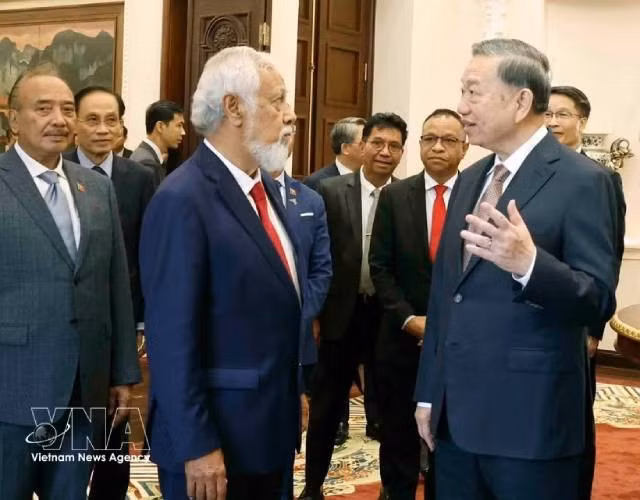 Le Premier ministre de la République démocratique du Timor-Leste, Kay Rala Xanana Gusmão et le secrétaire général du Parti communiste du Vietnam et président, To Lam (droite). Photo : VNA