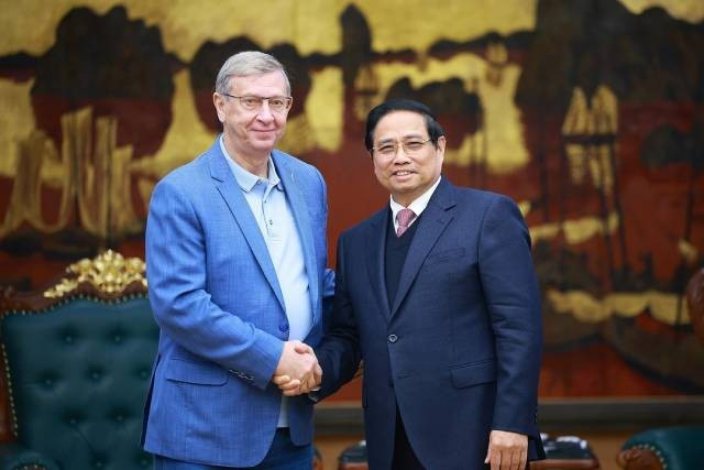 Le Premier ministre Pham Minh Chinh (droite) et Vladimir Evtouchenkov, l'un des fondateurs d'AFK Sistema. Photo : VNA.