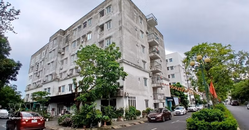 Le projet de logements sociaux de la rue Phan Ba Vanh, dans le quartier Tran Hung Dao, province de Hung Yen, est investi par la Société par actions d'investissement et de commerce 379. Photo : VNA.