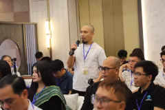 Les participants échangent sur les questions d’intérêt liées à la première édition du Festival culinaire du durian. Photo : VOV.