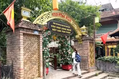 Le village de la soie de Vạn Phúc, à Hanoï, est une destination touristique attrayante qui séduit les visiteurs vietnamiens et étrangers. Photo: nhandan.vn