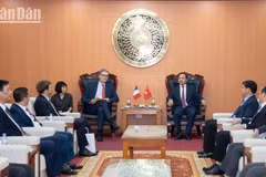 Les deux parties ont partagé une même conviction : les mémoires historiques communes constituent le fondement de la construction d’un avenir durable. (Photo : nhandan.vn)