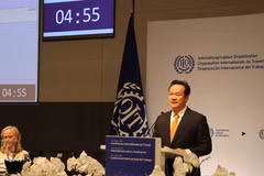 L'ambassadeur Mai Phan Dung prononce un discours lors de la séance plénière de la 114e session de la Conférence internationale du Travail. Photo: VNA
